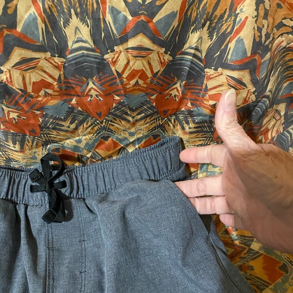 Hurley Charcoal Casual Shorts branding mint condition no pealing or cracking - Picture 3 of 5